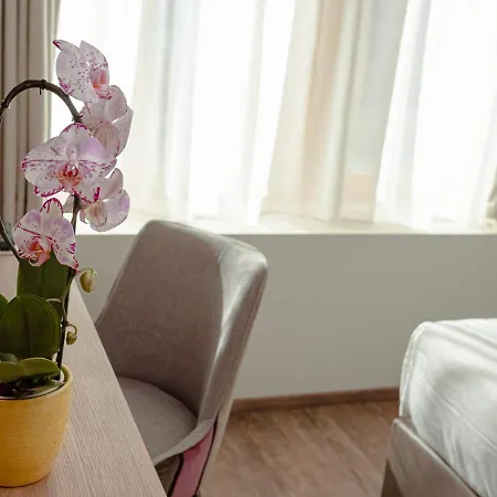 Le Relais Hotel *